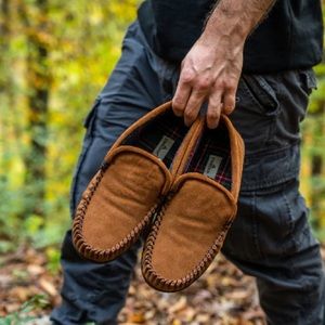 NWTS STAHEEKUM Mens trapper slippers- wheat